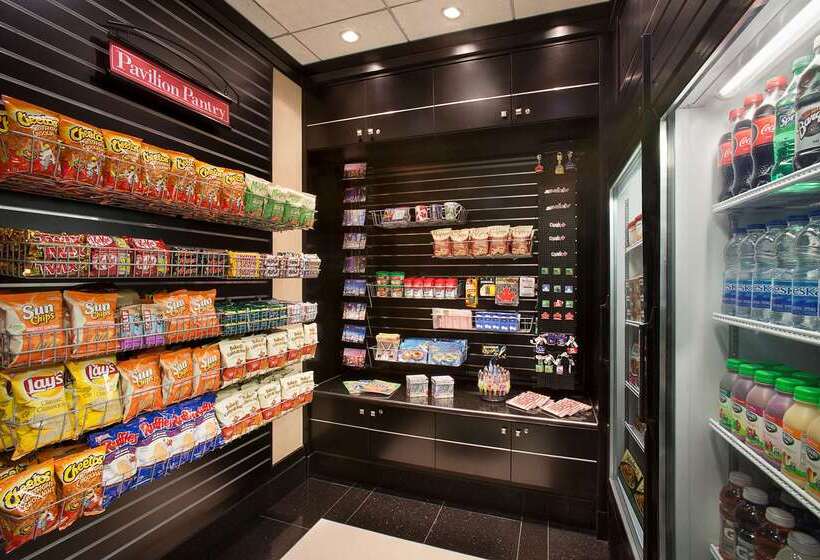 ホテル Revery Toronto Downtown, Curio Collection By Hilton