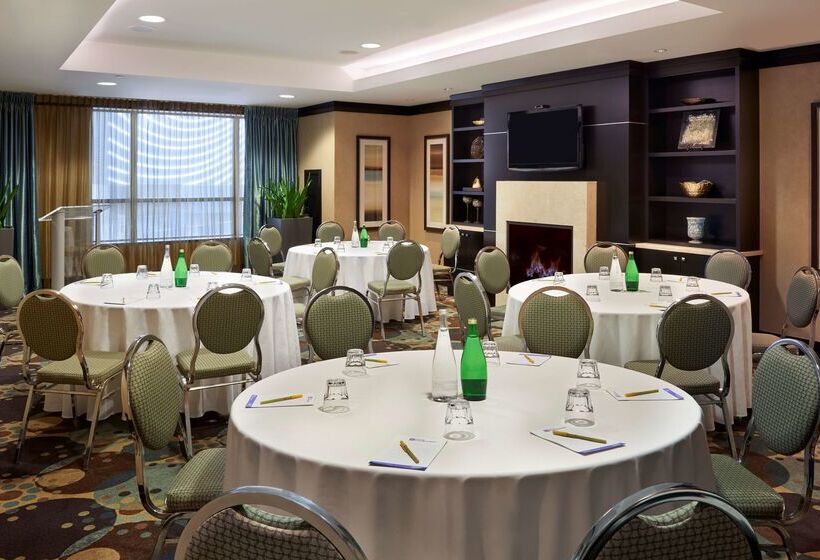 ホテル Revery Toronto Downtown, Curio Collection By Hilton