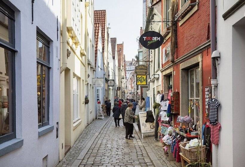 هتل Holiday Inn Express Bremen Airport, An Ihg