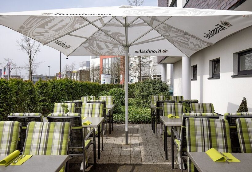 هتل Holiday Inn Express Bremen Airport, An Ihg