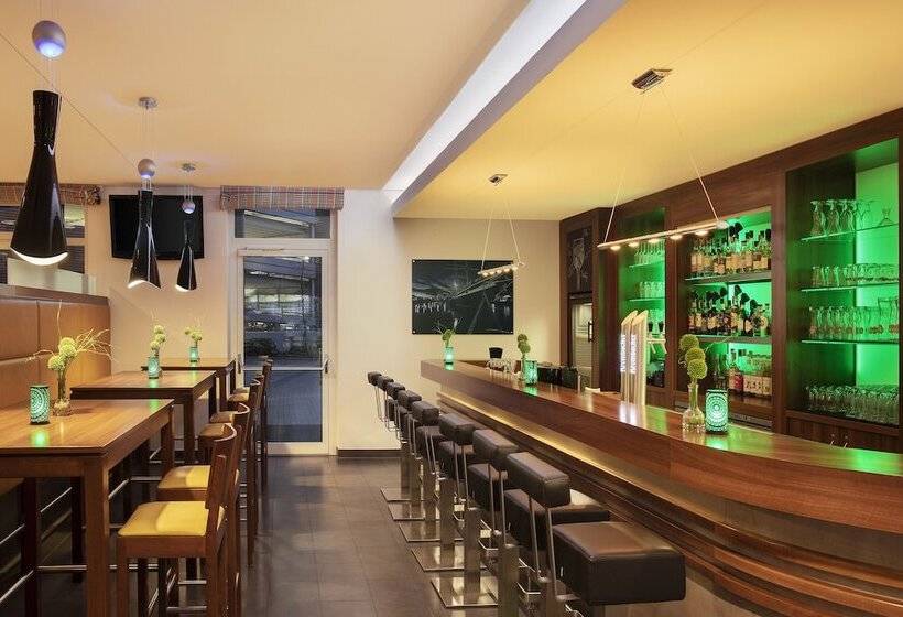 هتل Holiday Inn Express Bremen Airport, An Ihg