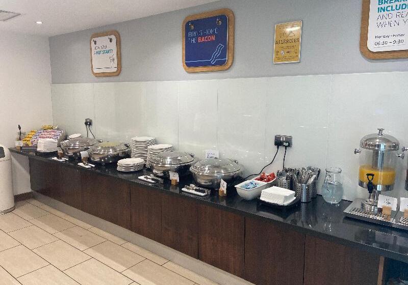 Отель Holiday Inn Express Burnley M65 Jct 10, An Ihg