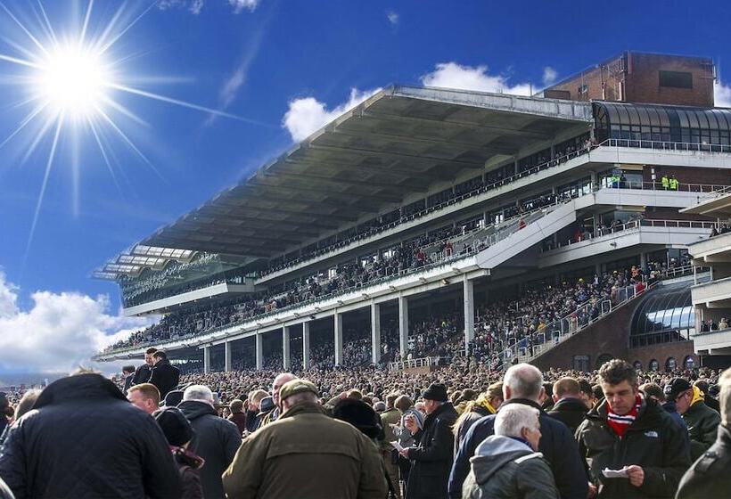 酒店 Holiday Inn Express Cheltenham Town Centre, An Ihg