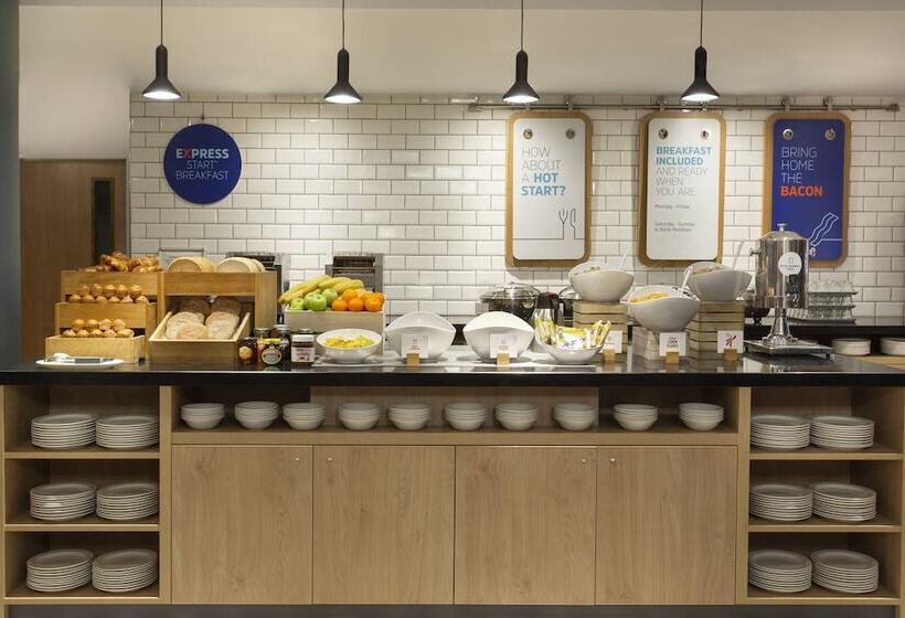 酒店 Holiday Inn Express Cheltenham Town Centre, An Ihg