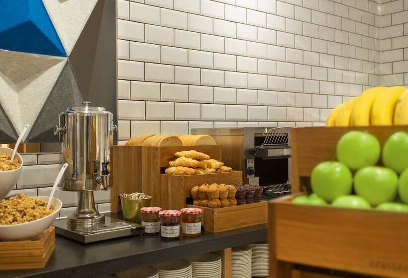 酒店 Holiday Inn Express Cheltenham Town Centre, An Ihg