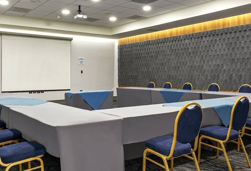 هتل Holiday Inn Express Chihuahua, An Ihg