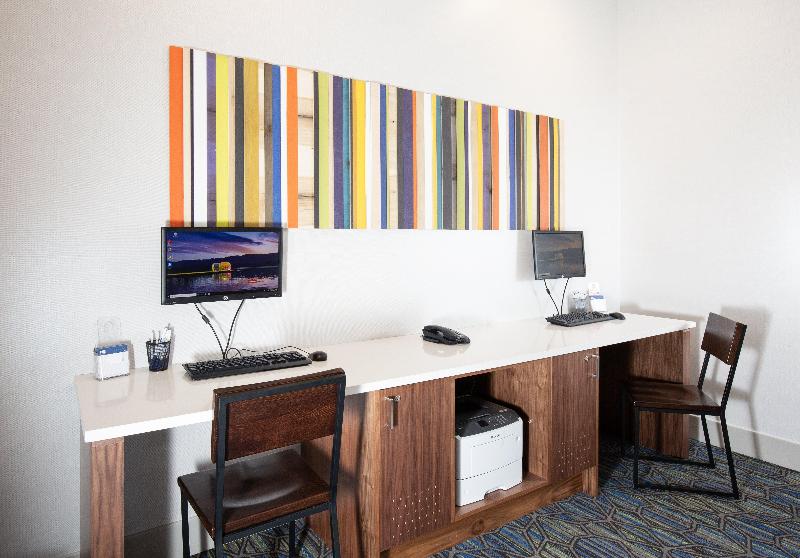 فندق Holiday Inn Express Grande Prairie, An Ihg