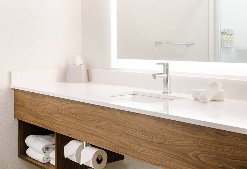 فندق Holiday Inn Express Grande Prairie, An Ihg