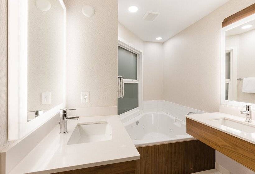 فندق Holiday Inn Express Grande Prairie, An Ihg