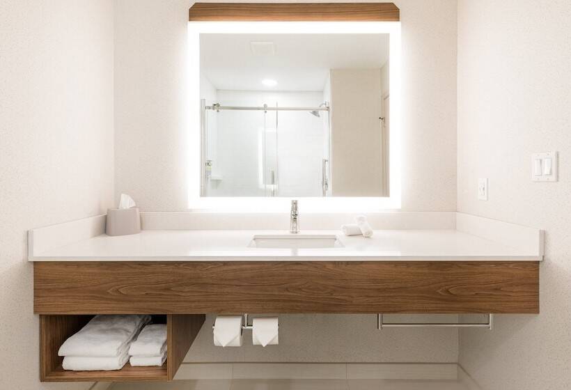 فندق Holiday Inn Express Grande Prairie, An Ihg