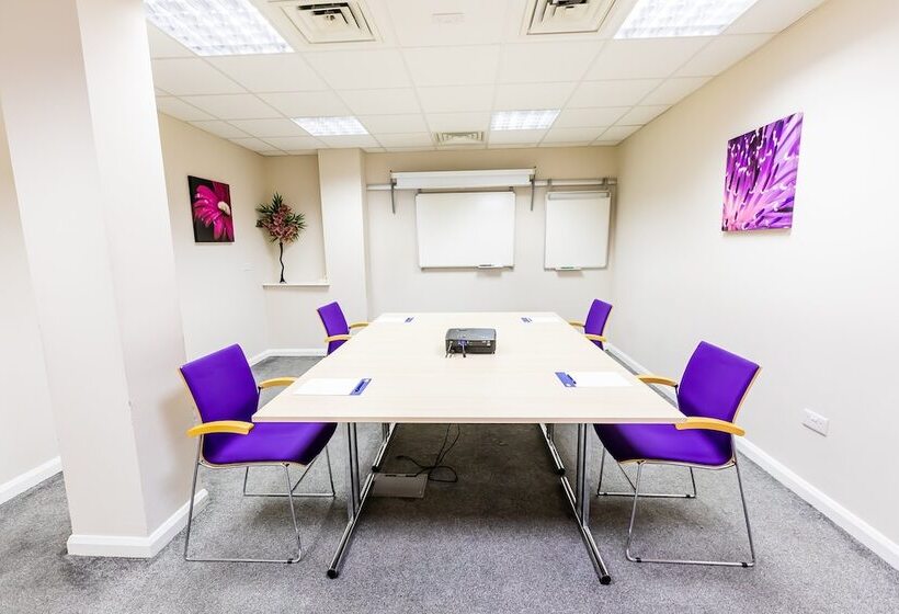 Отель Holiday Inn Express Norwich, An Ihg