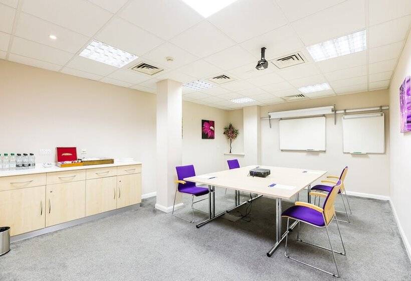 Отель Holiday Inn Express Norwich, An Ihg