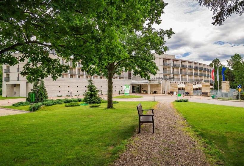 호텔 Holiday Inn Resort Warsaw Józefów, An Ihg