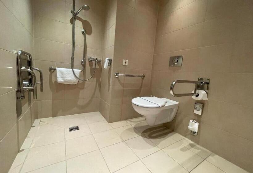 호텔 Holiday Inn Resort Warsaw Józefów, An Ihg