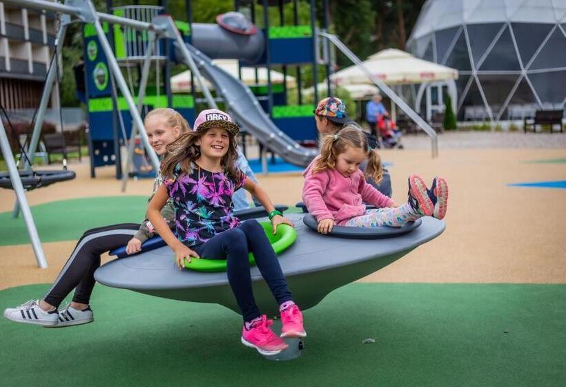 호텔 Holiday Inn Resort Warsaw Józefów, An Ihg