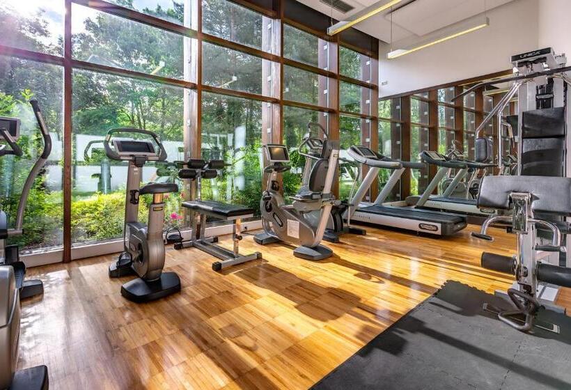 호텔 Holiday Inn Resort Warsaw Józefów, An Ihg