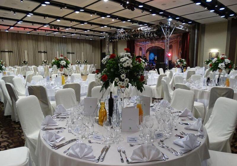 호텔 Holiday Inn Resort Warsaw Józefów, An Ihg