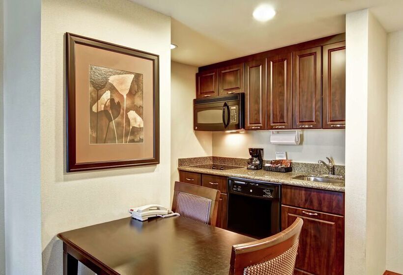 فندق Homewood Suites By Hilton Sudbury