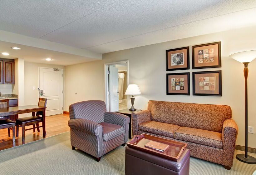 فندق Homewood Suites By Hilton Sudbury