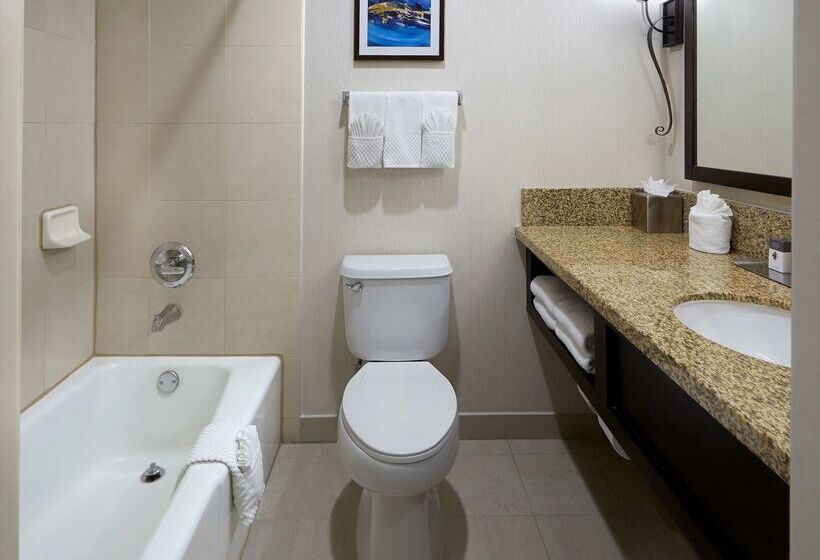 فندق Homewood Suites By Hilton Sudbury