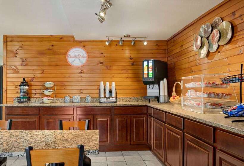 هتل Howard Johnson By Wyndham Pigeon Forge