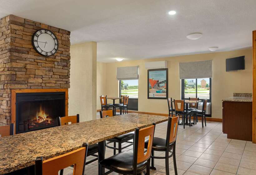 هتل Howard Johnson By Wyndham Pigeon Forge