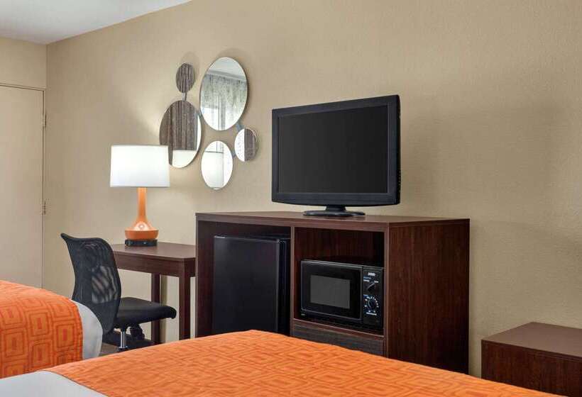 هتل Howard Johnson By Wyndham Pigeon Forge