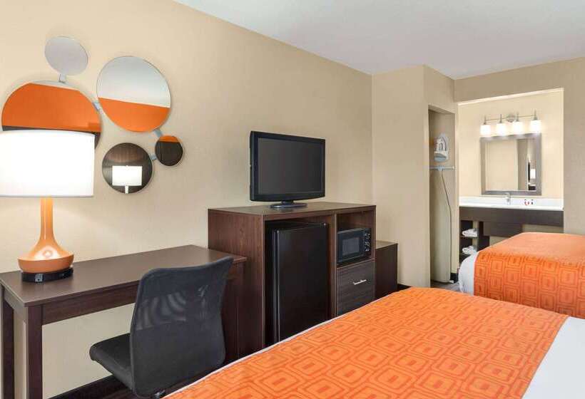 هتل Howard Johnson By Wyndham Pigeon Forge