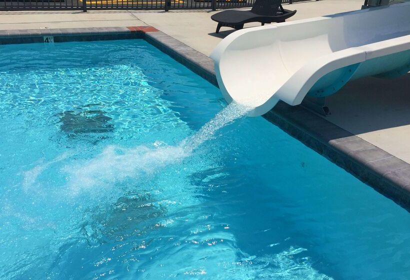 هتل Howard Johnson By Wyndham Pigeon Forge