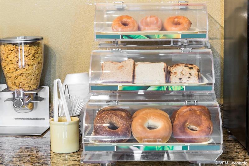 هتل Howard Johnson By Wyndham Pigeon Forge