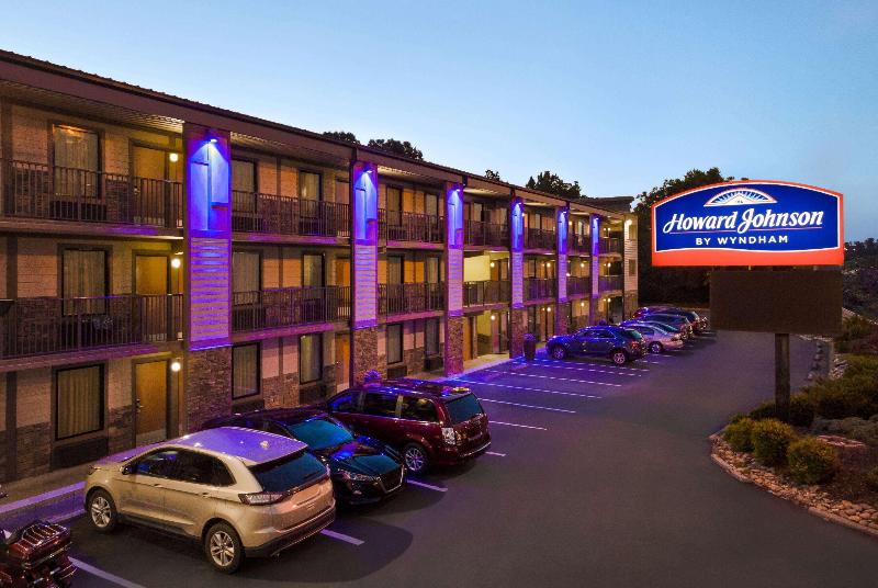 هتل Howard Johnson By Wyndham Pigeon Forge
