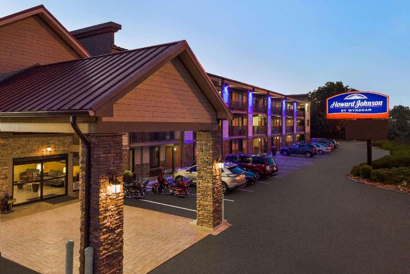 هتل Howard Johnson By Wyndham Pigeon Forge