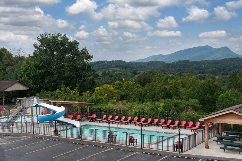 هتل Howard Johnson By Wyndham Pigeon Forge