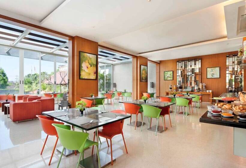 ホテル Ibis Styles Solo