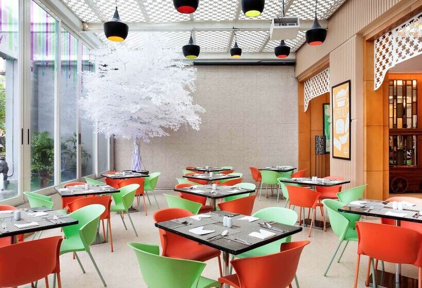 ホテル Ibis Styles Solo