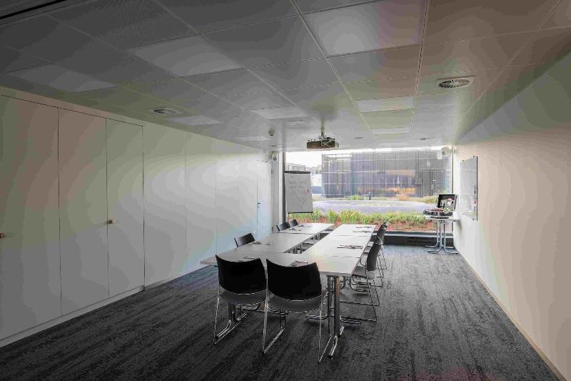 Отель Illuster Urban & Local