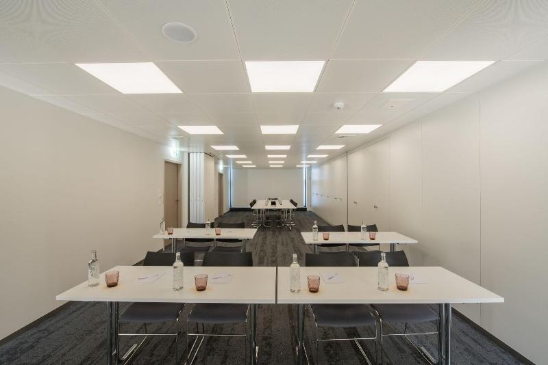 Отель Illuster Urban & Local