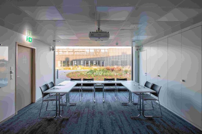 Отель Illuster Urban & Local