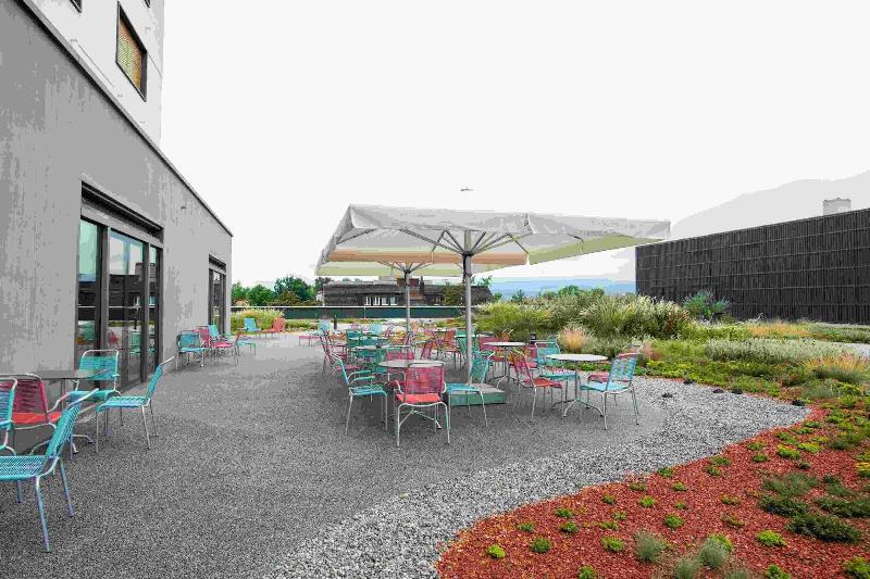 Отель Illuster Urban & Local