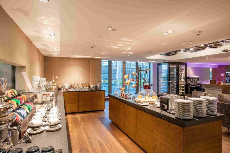 Отель Illuster Urban & Local