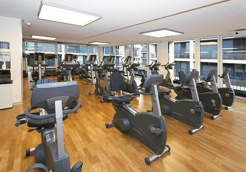 Отель Illuster Urban & Local