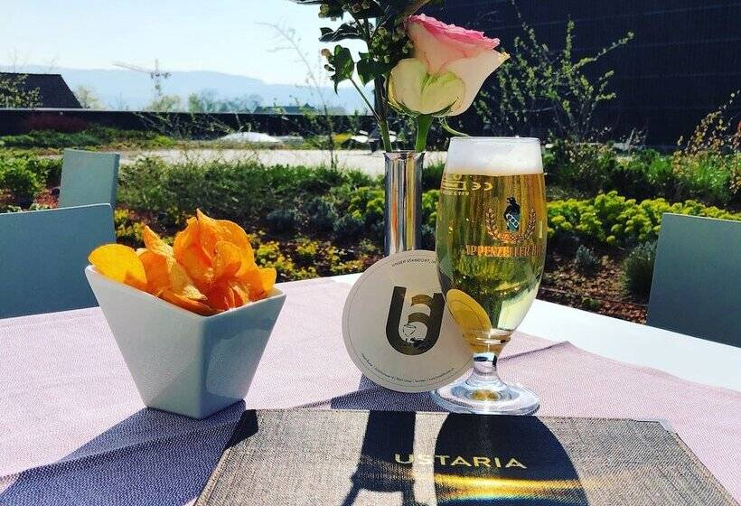 Отель Illuster Urban & Local