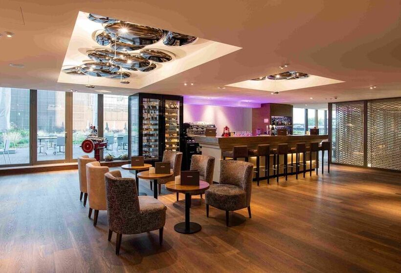 Отель Illuster Urban & Local