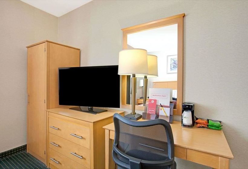 Отель Knights Inn Jamaica