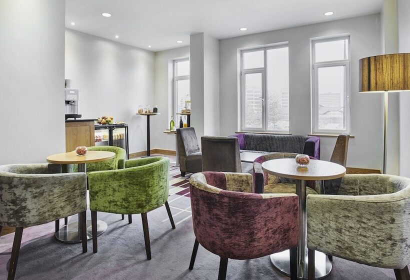 ホテル Leonardo Swindon