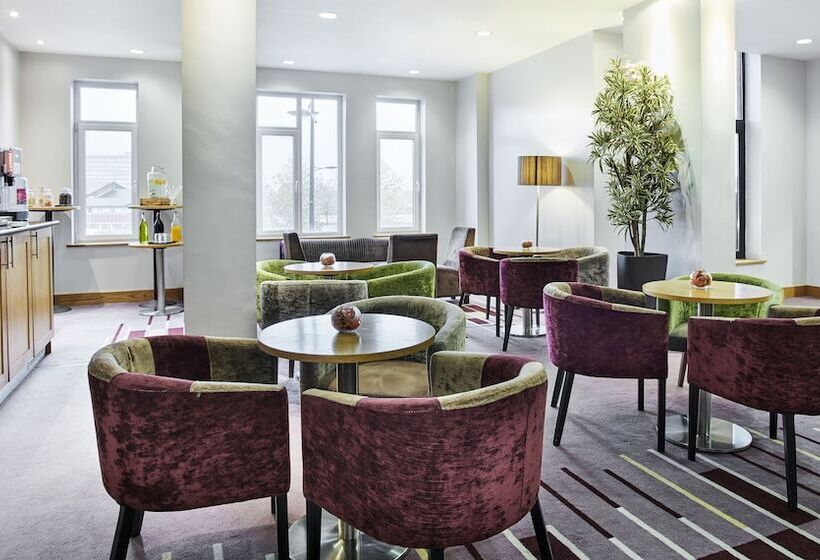 ホテル Leonardo Swindon