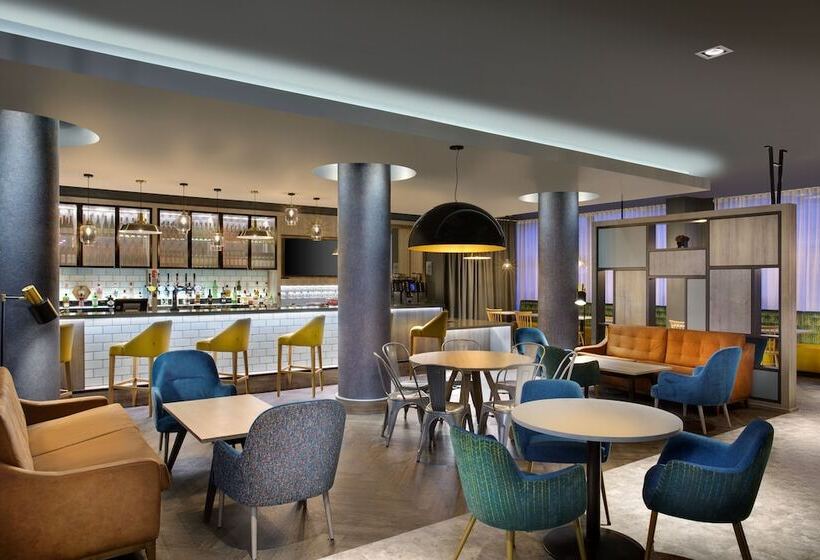 ホテル Leonardo Swindon