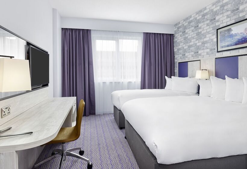 ホテル Leonardo Swindon