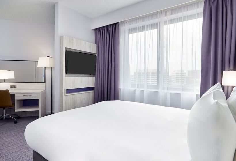 ホテル Leonardo Swindon