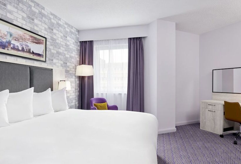 ホテル Leonardo Swindon